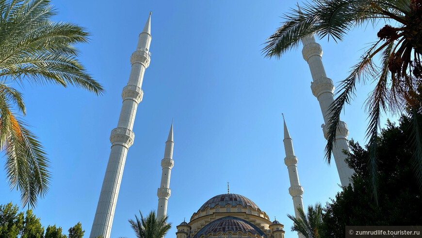 Мечеть Merkez Külliye Camii в Манавгате. Минареты