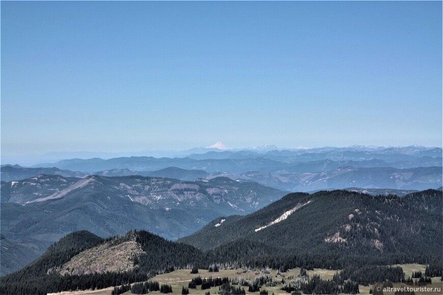 Вид с горы Фремонт. Снежная вершина горы Бейкера на горизонте