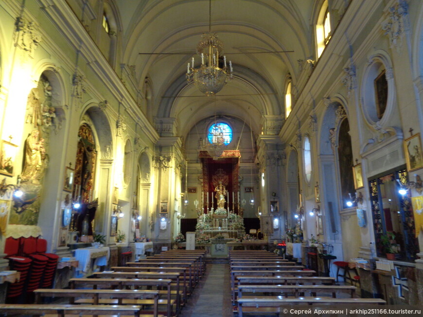 Средневековая церковь Святого Антонио Падуанского в Ачиреале на Сицилии