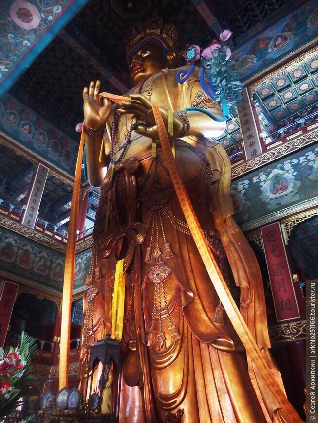 Средневековый  храм Юнхэгун- главный буддисткий храм  в Пекине.
