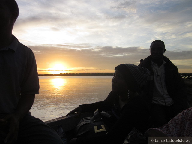 Речные пираты и дырявая лодка. Мозамбик