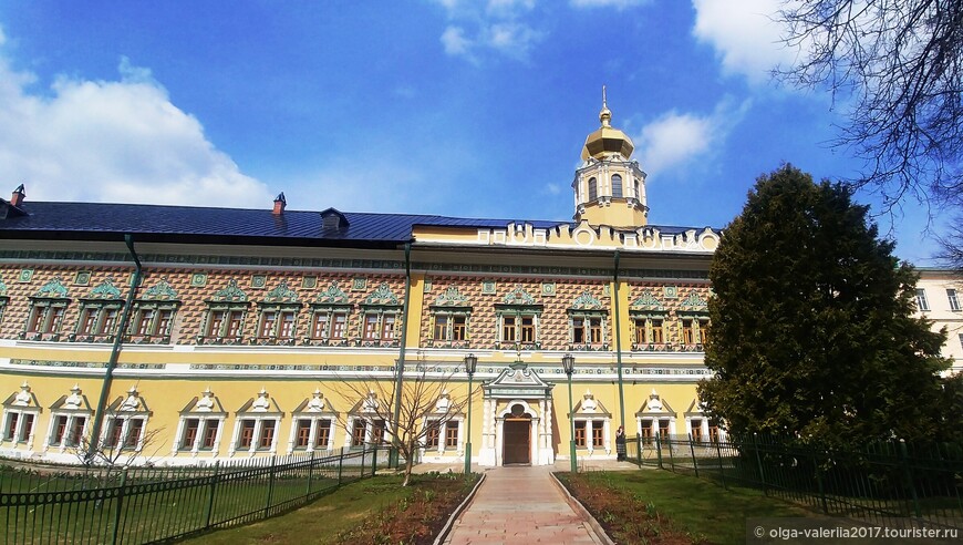 Здание Московской Духовной академии, бывшие Царские чертоги.