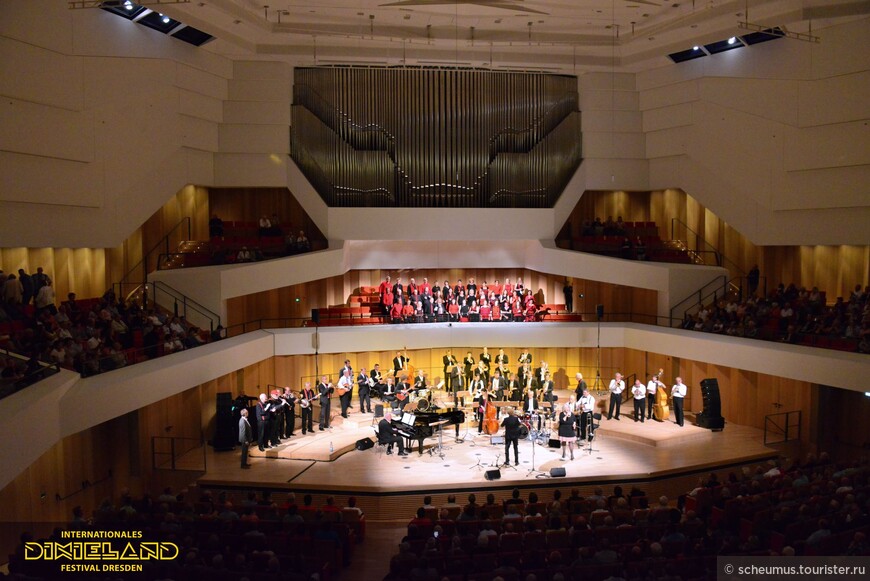 Концерт в Дворце Культуры, фото официальное