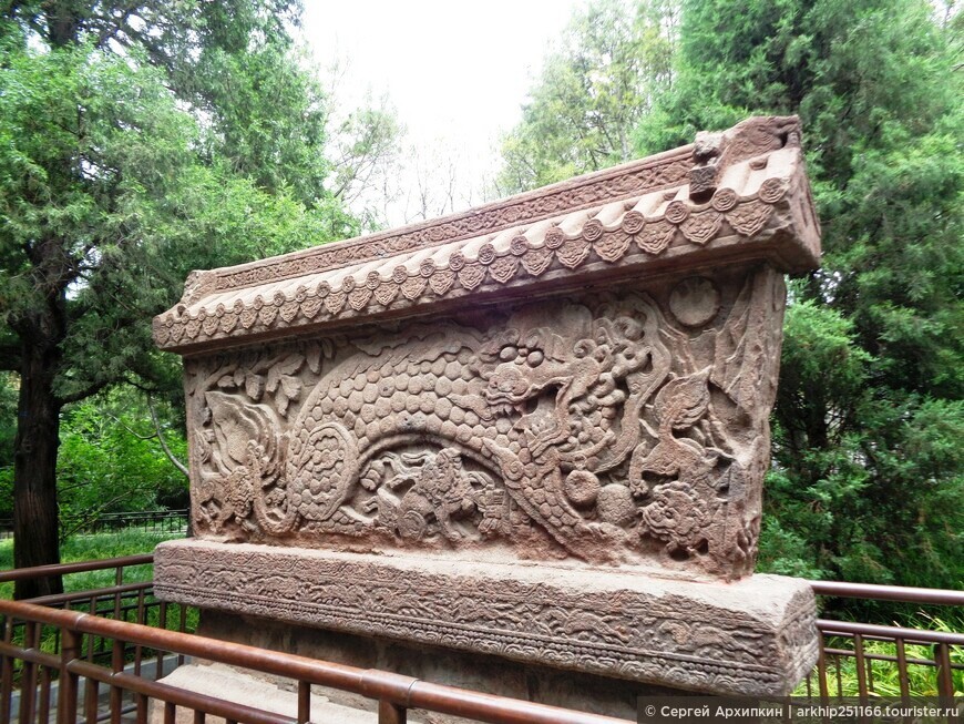 Императорский парк Бэйхай, созданный в 10 веке в Пекине