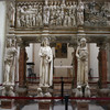 Резной саркофаг работы Джованни Бальдуччо из Пизы  (1339) 