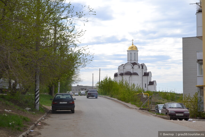Яркий и светлый храм, основанный патриархом Всея Руси Алексием II