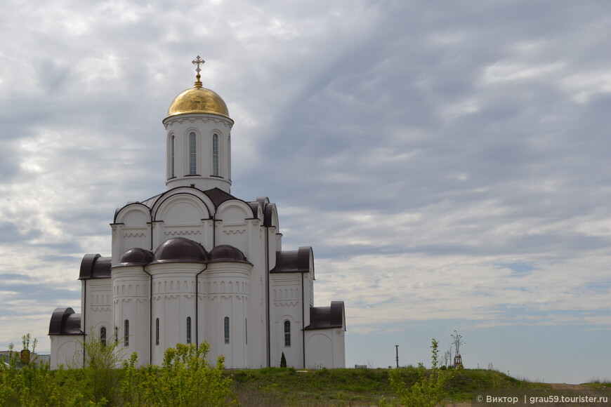 Яркий и светлый храм, основанный патриархом Всея Руси Алексием II