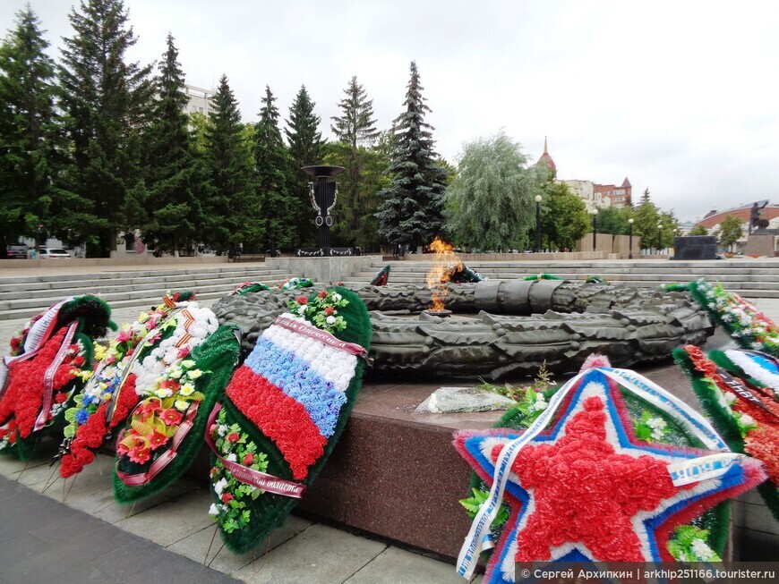 Бульвар Славы и Вечный Огонь в центре Челябинска