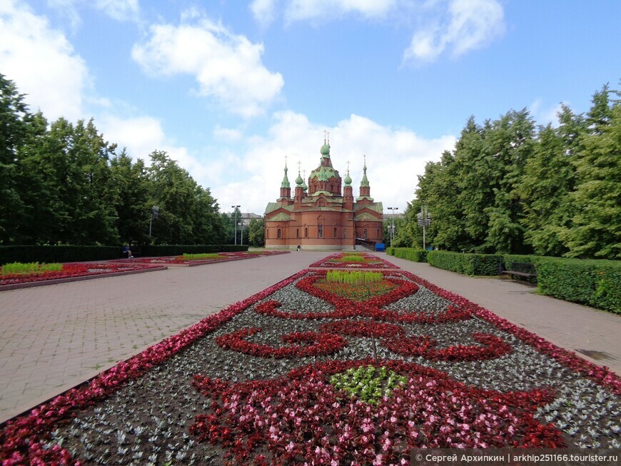 Парк Алое поле  в Челябинске со скульптурами юных революционеров и подпольщиков