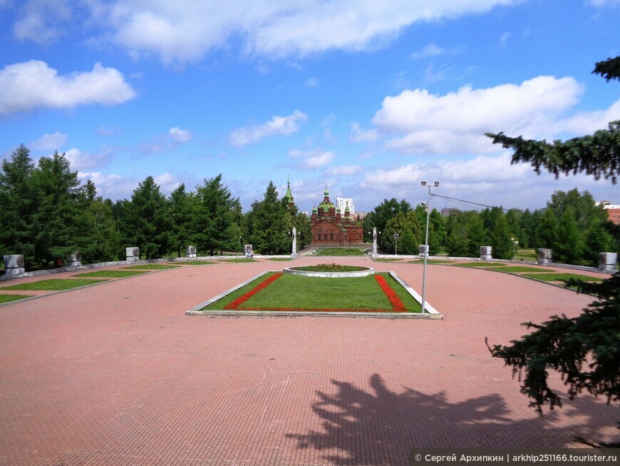 Парк Алое поле  в Челябинске со скульптурами юных революционеров и подпольщиков