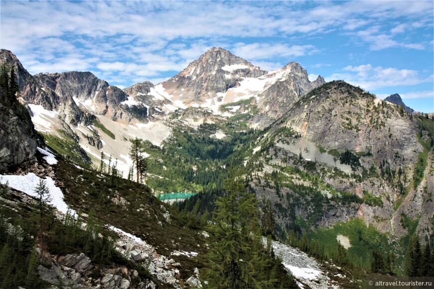 Черный пик (Black Peak, 2736 м).