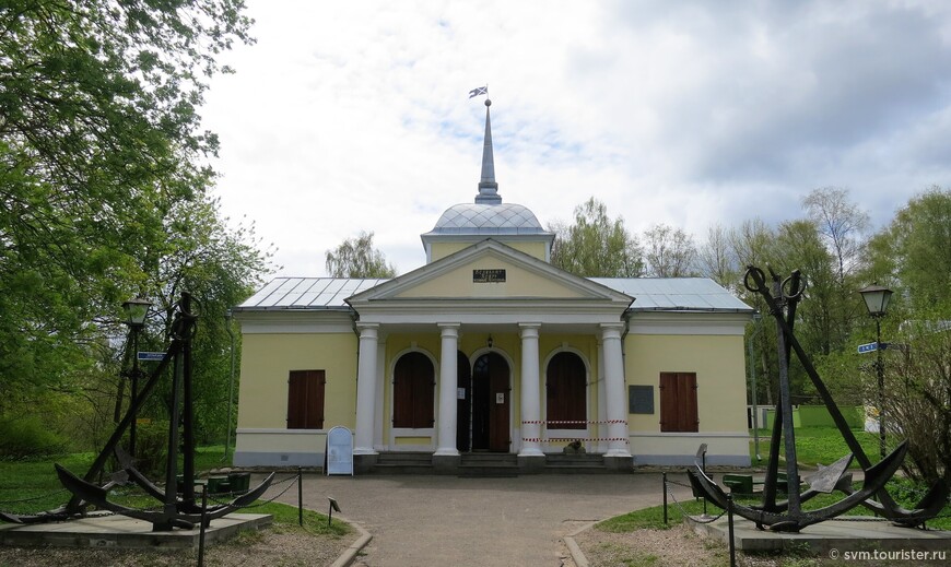 Средства для музея собрало переславское дворянство,было построено новое здание с четырехколонным портиком и шпилем.Оно стоит на том самом месте,где когда-то находился петровский дворец.