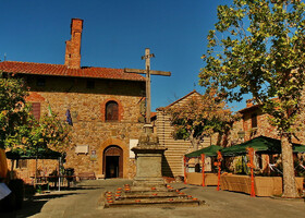Лючиньяно-старинный городок около Сиены