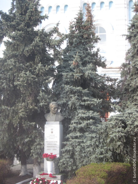 Историческое здание, где в годы ВОВ находилось тело Ленина