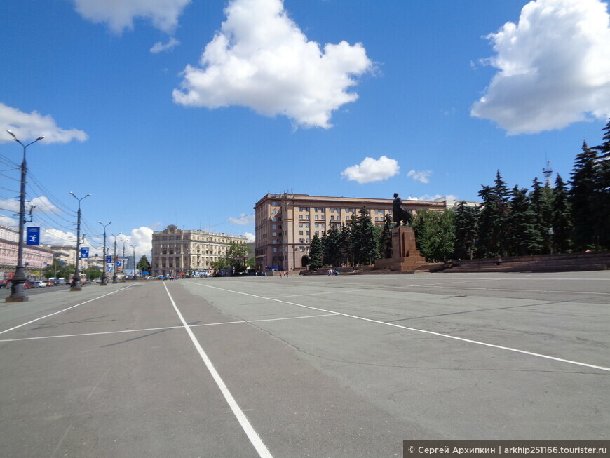 Главная площадь Челябинска — площадь Революции