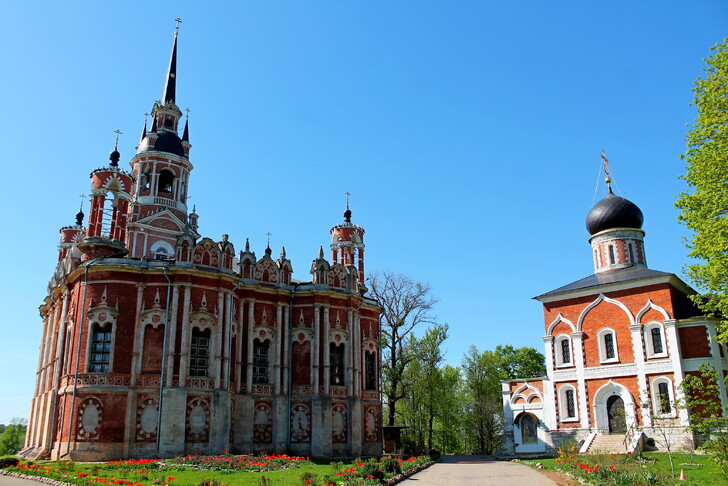 Ново-Никольский собор и Петропавловская церковь в Можайске