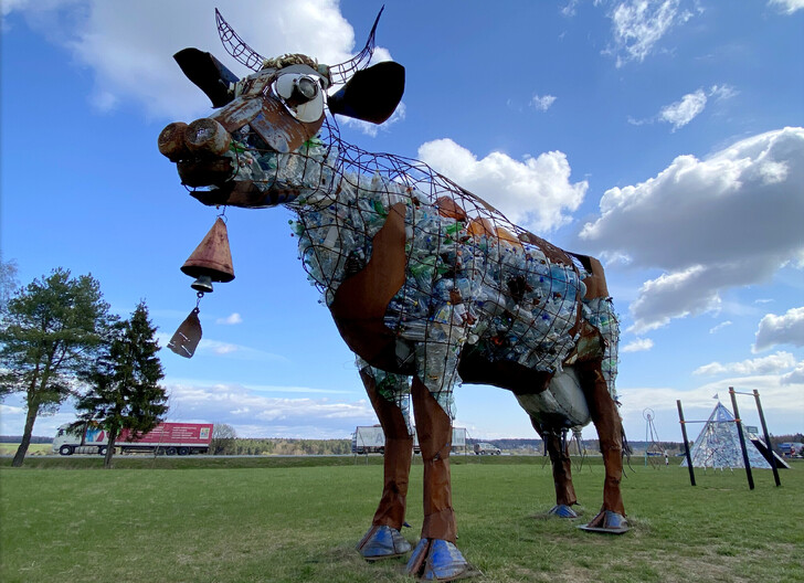 Корова — экспонат МУзея МУсора «МУ МУ»