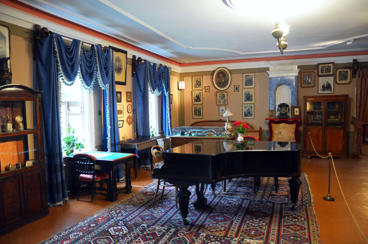 Гостиная в доме-музее П. И. Чайковского в Клину