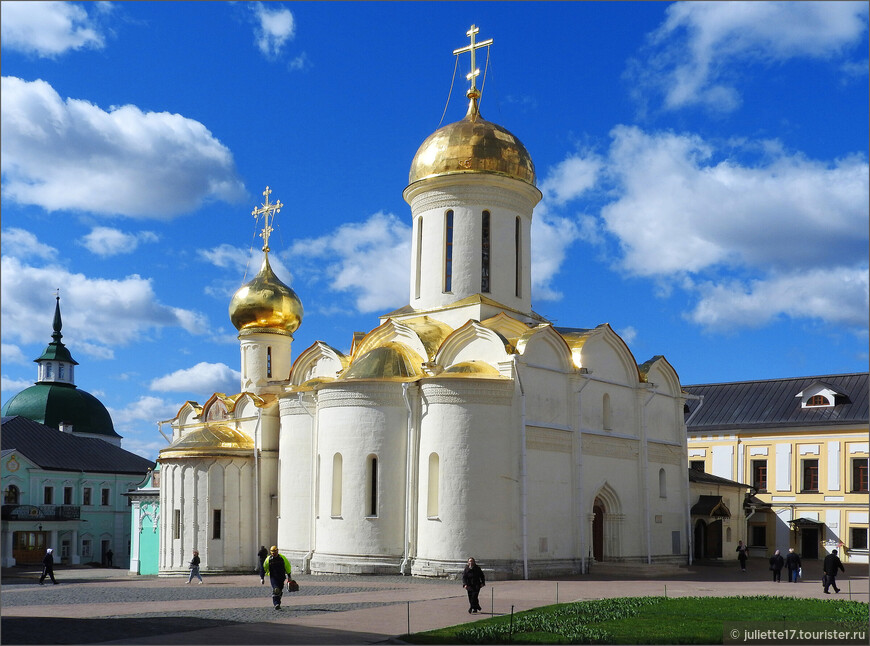 Знакомимся с Подмосковьем: Сергиев Посад, Абрамцево, Дмитров