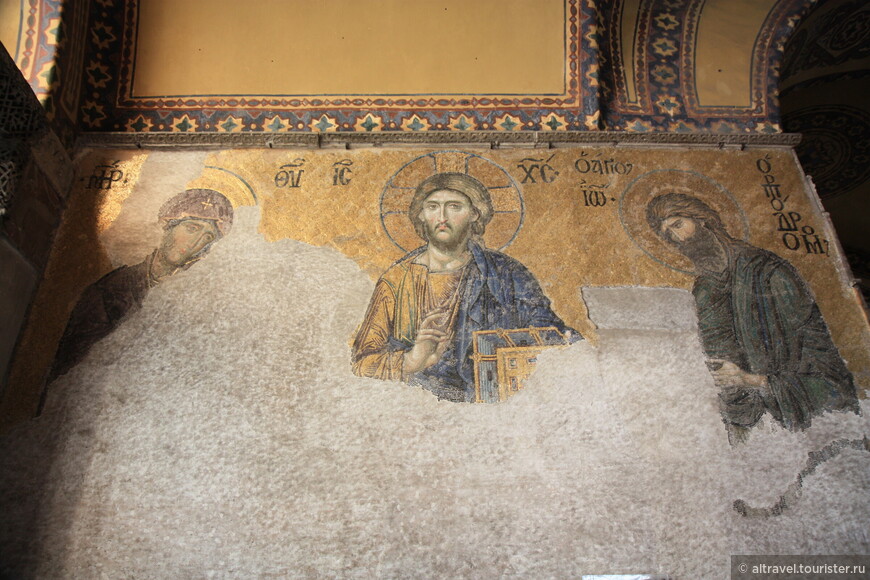 Деисус в южной галерее храма (снимок 2009 г).

