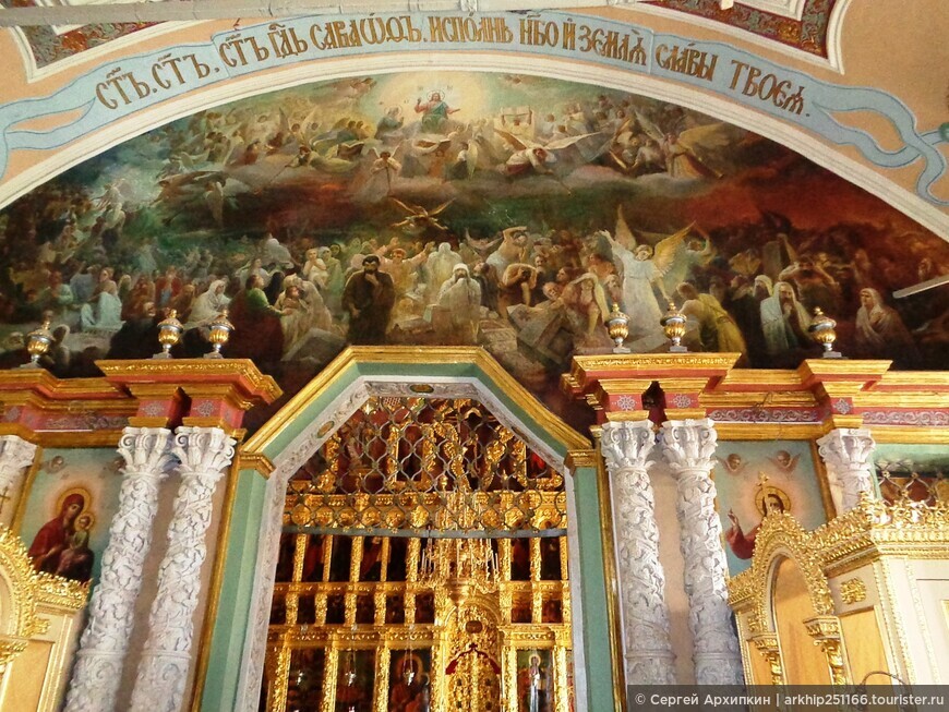 Великолепная церковь преподобного Сергия с Трапезной палатой в Сергиевом Посаде