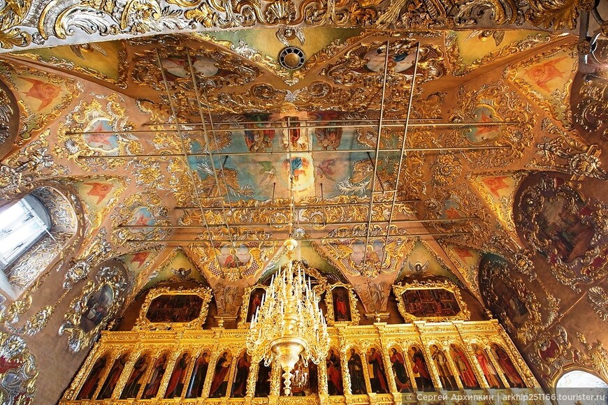 Великолепная церковь преподобного Сергия с Трапезной палатой в Сергиевом Посаде