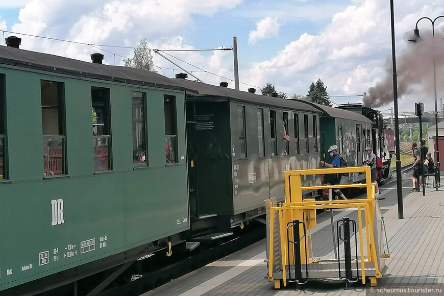 Ретро железная дорога «Lößnitzgrundbahn» — Магнит для туристов