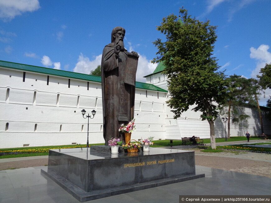 Памятник Святому Сергию Радонежскому в Сергиевом Посаде