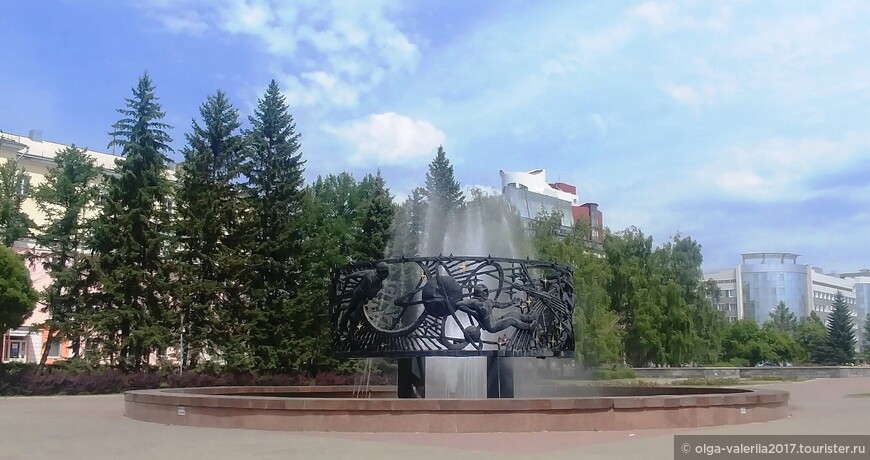Фонтан на площади Советов.