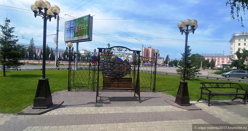 Сквер с картой Алтайского края.