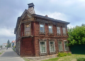 Старинный деревянный  дом на ул.Ползунова.