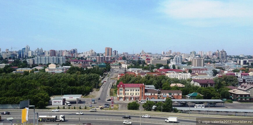 Вид с Нагорного парка на город .