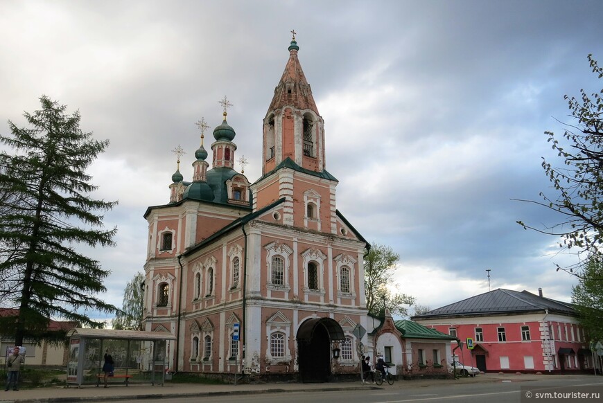 Интересно,Симеоновскую церковь не снесли,только потому что,комиссия признала ее похожей на московскую Сухаревскую башню и представляет собой архитектурный интерес.