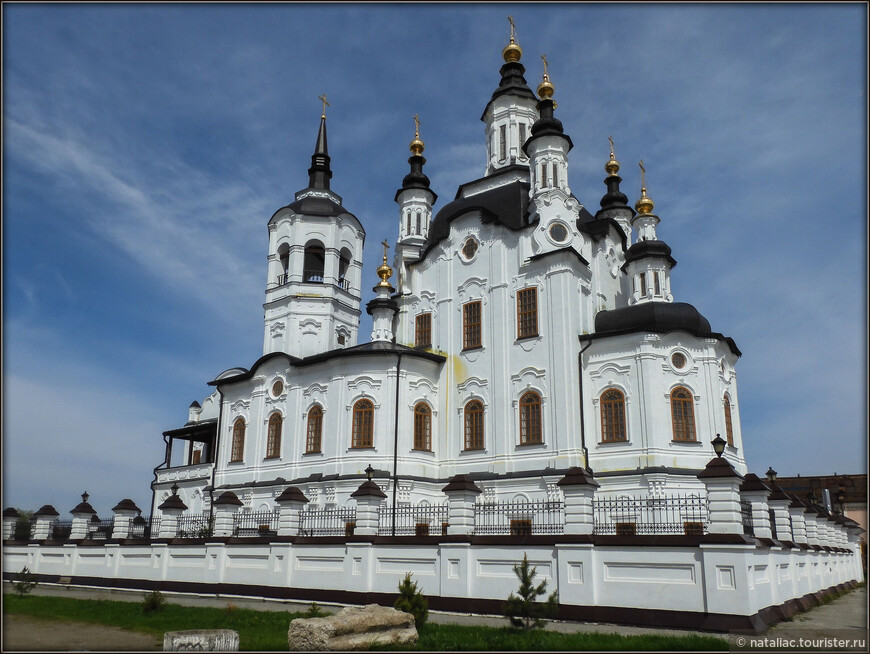 Церковь Захария и Елизаветы (сибирское барокко) строилась в период с 1758 по 1776 год каменных дел мастером Андреем Городничевым по проекту, присланному из Санкт-Петербурга.
