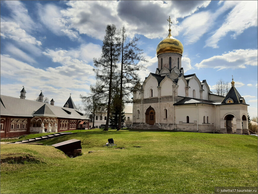 Знакомимся с Подмосковьем: старейшие монастыри и пушкинские места
