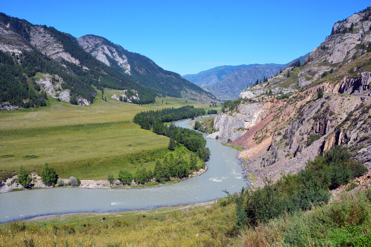 Чуйский тракт и река Катунь — главная водная артерия Горного Алтая
