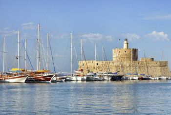 Названы лучшие места для яхтенного туризма в Средиземноморье
