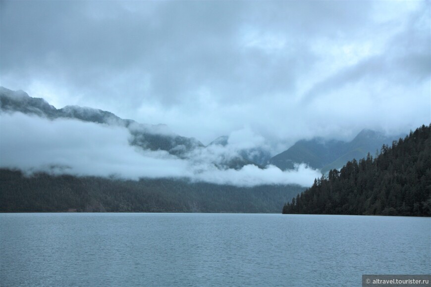 Туман и облака над Cresent Lake.