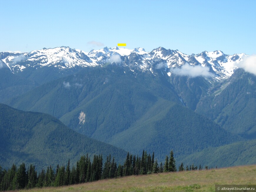 Где-то на заднем плане прячется гора Олимпус (желтый прямоугольник указывает ее примерное направление).