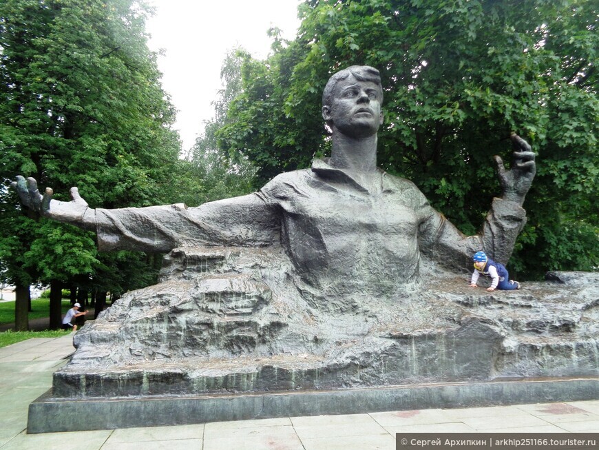 Великолепный памятник поэту Сергею Есенину в Рязани
