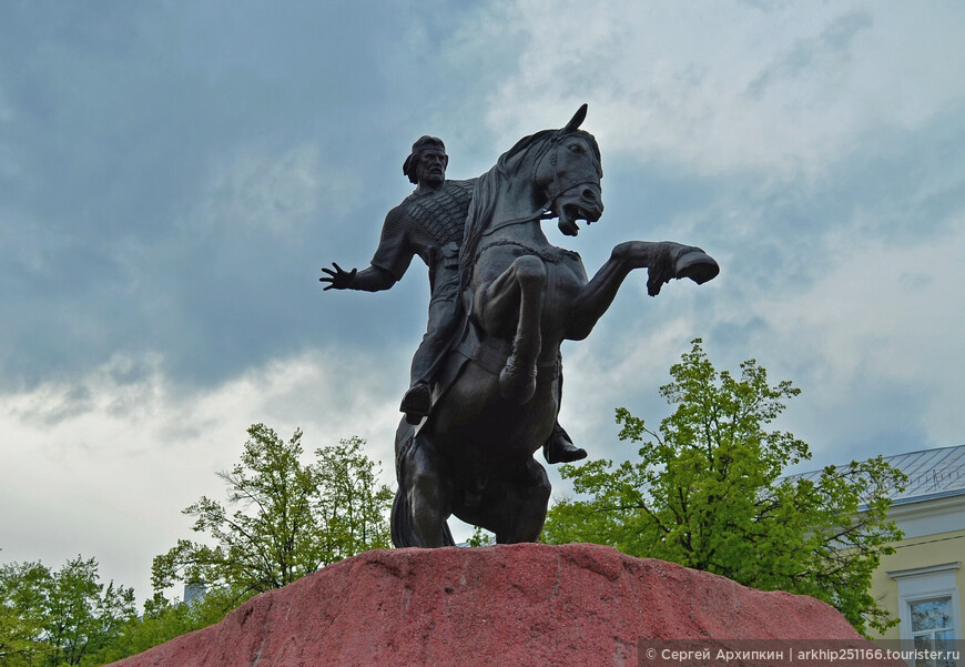 Памятник Евпатию Коловрату в Рязани — символ ратной доблести России