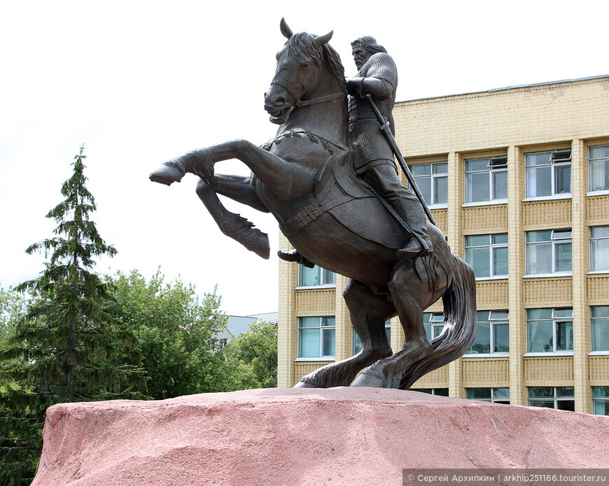 Памятник Евпатию Коловрату в Рязани — символ ратной доблести России