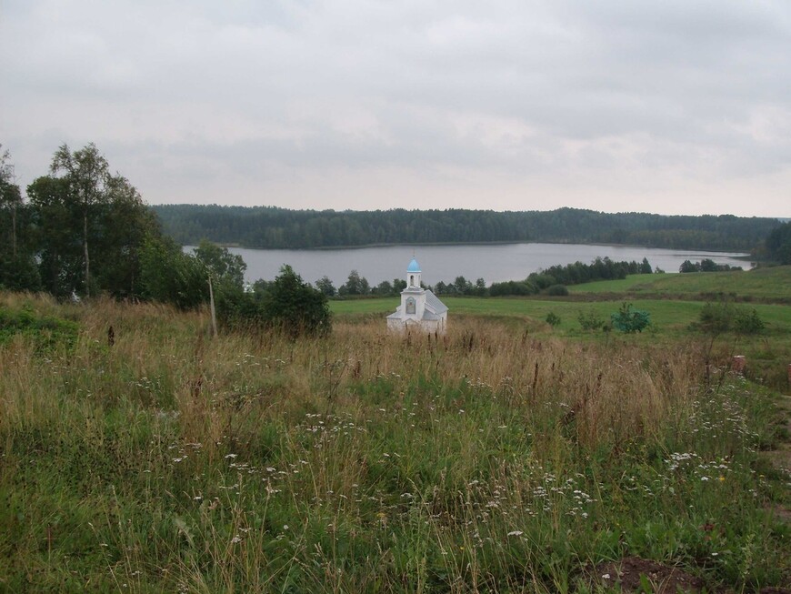 Пароход белый-беленький, черный дым над трубой...