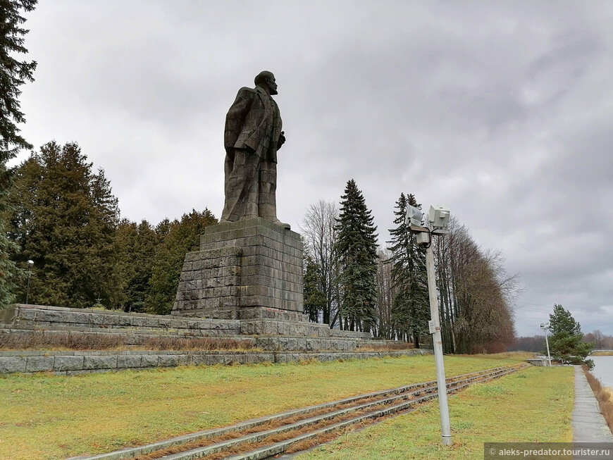 Огромный памятник Ленину в Дубне