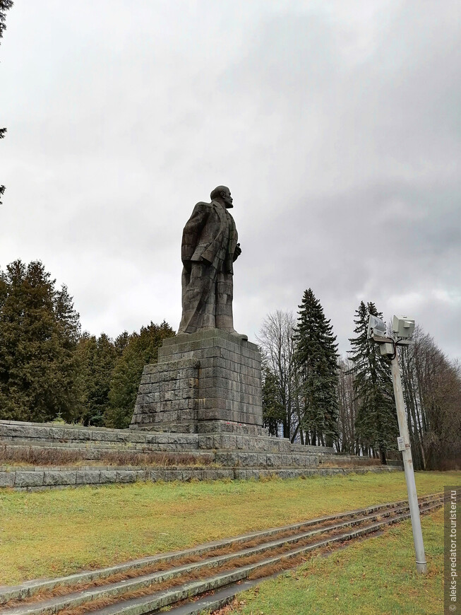 Огромный памятник Ленину в Дубне