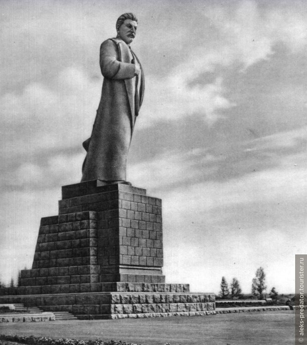 Огромный памятник Ленину в Дубне