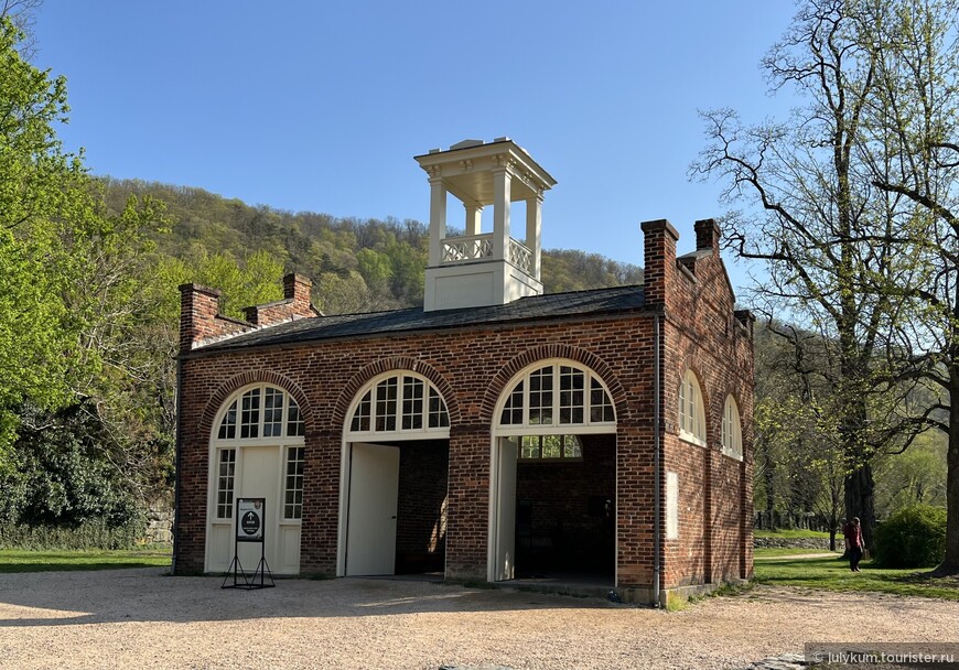 Домик пожарной части, где укрывался Браун, - единственное из заводских зданий, которое уцелело после Гражданской войны.