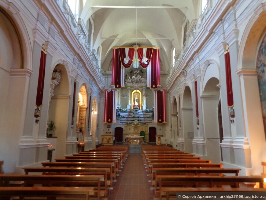 Средневековая церковь Святого Леонарда (14 века) в горной Энне в центре Сицилии