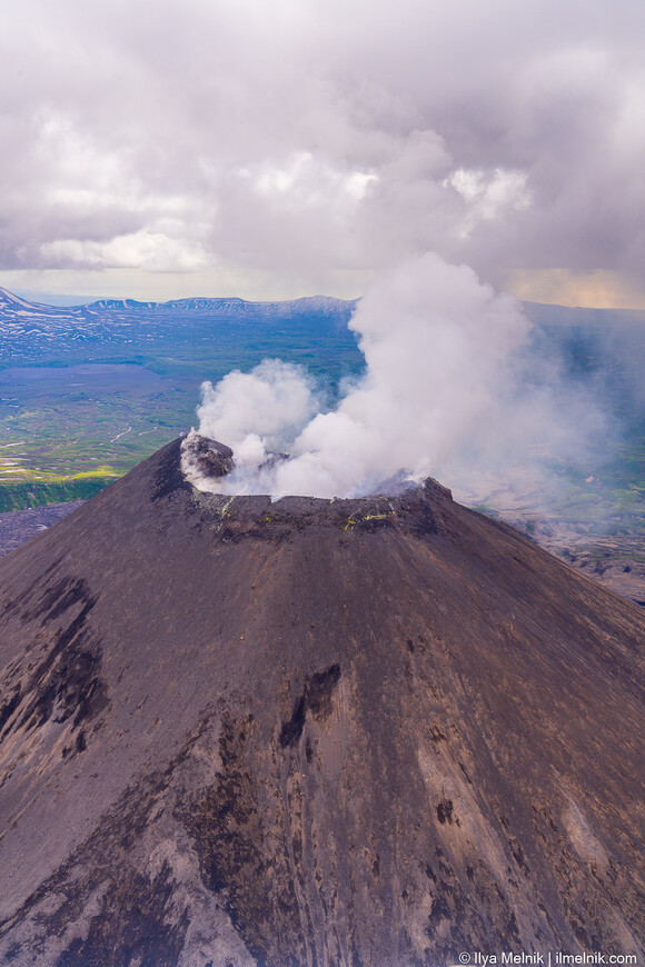 Один из 30 действующих камчатских вулканов