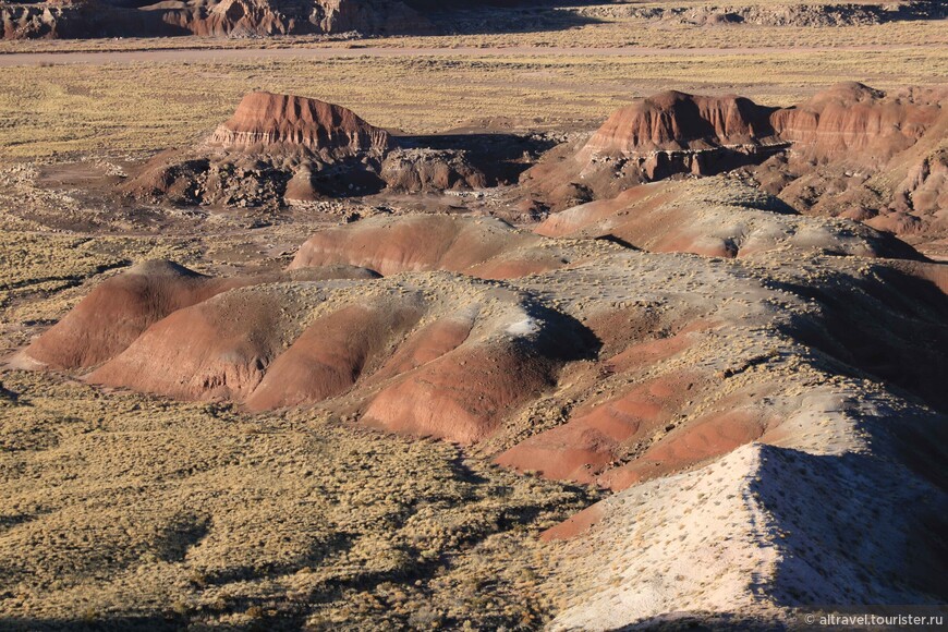Виды раскрашенной пустыни со смотровых площадок.